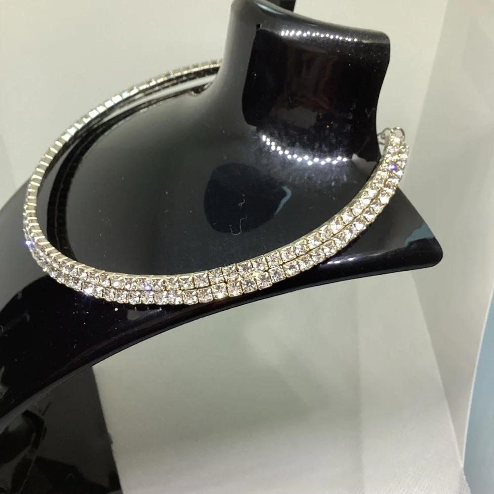 Silver tone Rhinestone Necklace - Picture 3 of 8